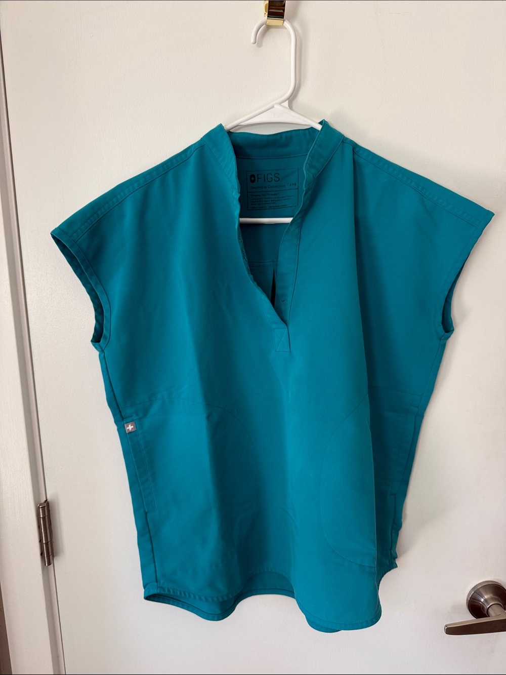 FIGS Women's Teal Cape-Sleeve V-Neck Scrub Top and Bottom 2 piece set